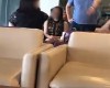 Xôn xao clip Vợ đánh ghen chồng và bồ nhí ở phòng chờ sân bay