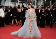 Cùng ngắm thời trang  “siêu đẳng cấp” của nữ hoàng thị phi Phạm Băng Băng trong 10 mùa Cannes